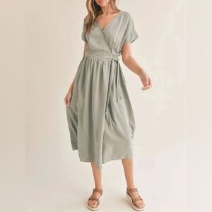 Sadie & Sage Botanical MIDI Wrap Dress